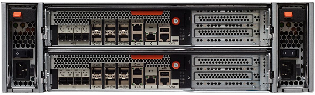 NetApp FAS8200 hátulnézet